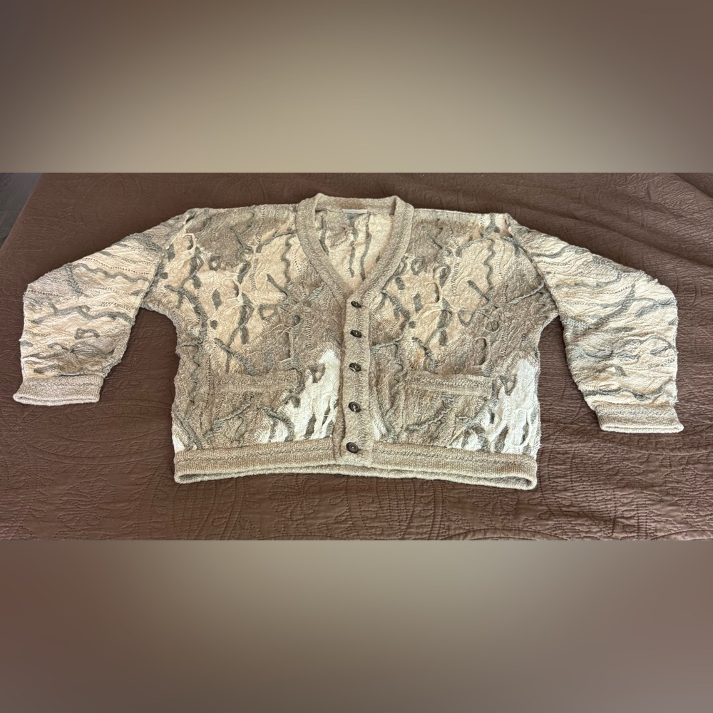 Coogi Classic Cardigan 5 Button Size XL V-Neckline 2 Pockets